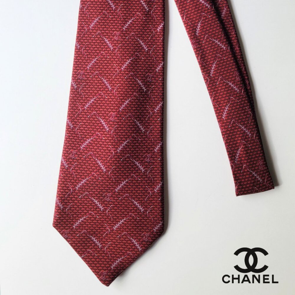 CHANEL Men's Vintage Tie 100% Silk Made in Italy Red with wheat pattern
